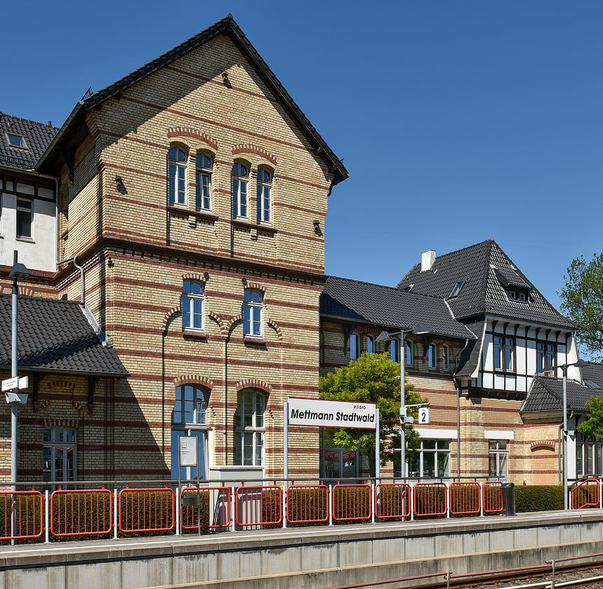Historisches Bahnhofsgebäude am Haltepunkt Mettmann Stadtwald.