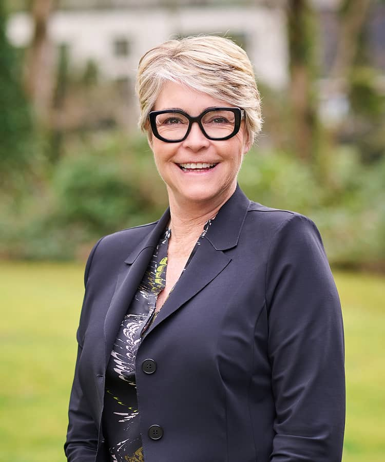 Petra Holle – Backoffice & Immobilienmaklerin IHK bei Hey Grey“
